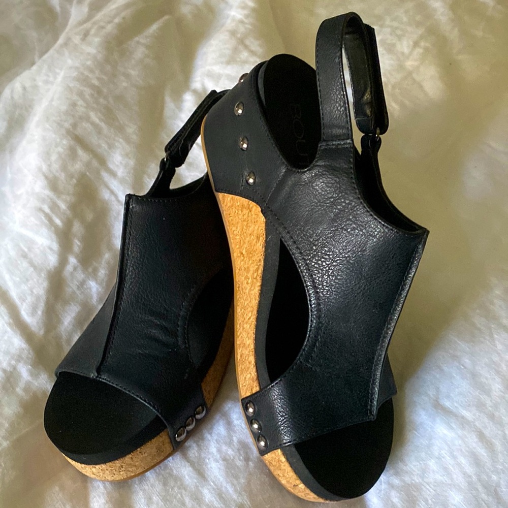 Corky Smoke free home wedge is great for all day comfort walking on clouds.